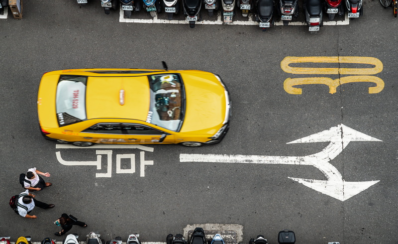 motor vehicle, mode of transportation, street, car, racing, city street, road marking, 8K, symbol, urban, taxi, city life, emblem, tarmac, day, automobile