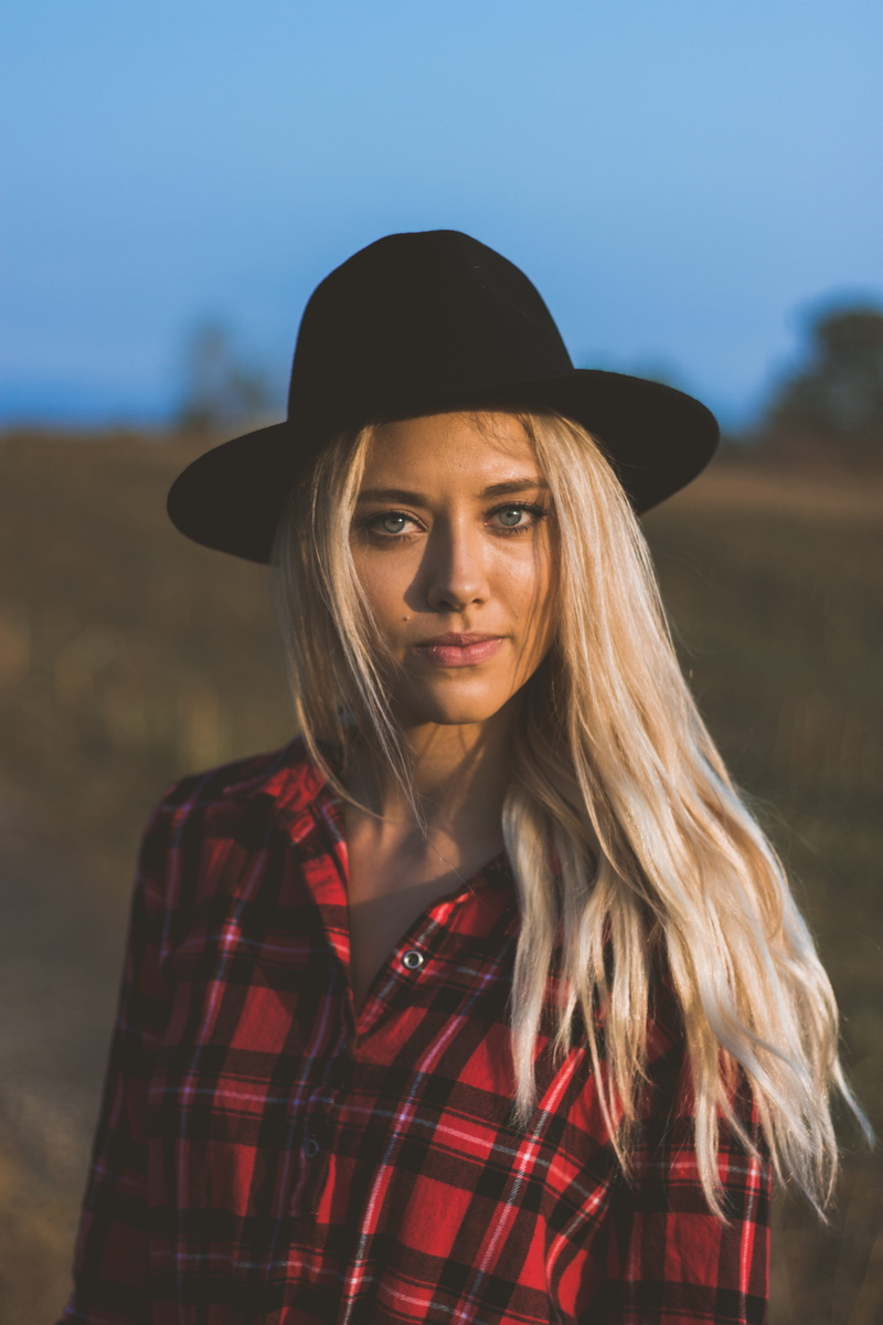 waist up, hairstyle, young adult, looking at camera, adult, top, photography, beautiful woman, young women, hat, real people, tilt, long hair, red, leisure activity