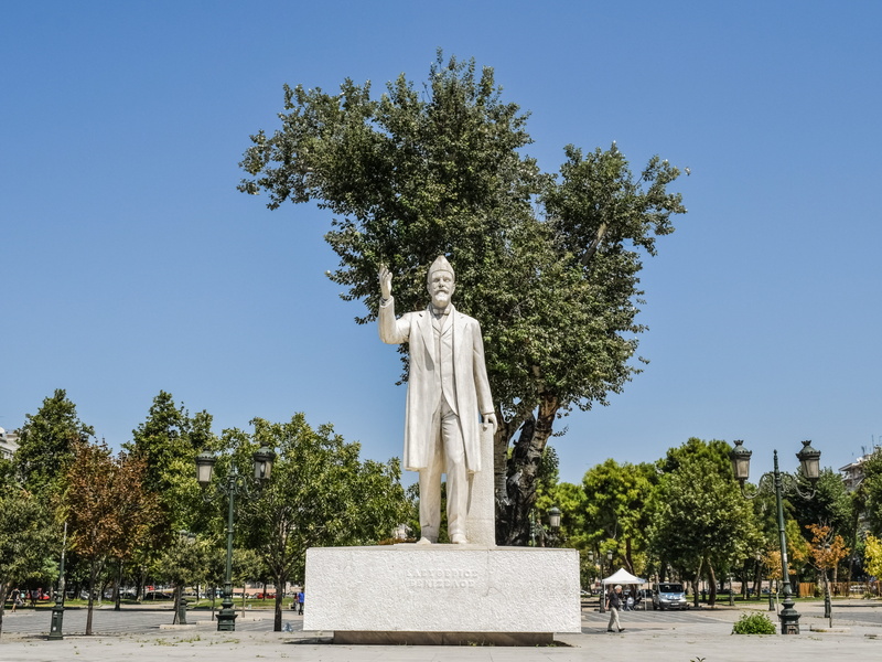 politician, sculpture, representation, creativity, blue, outdoors, clear sky, art and craft, incidental people, monument, statue, day, sky, plant, memorial