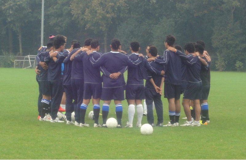team sport, sports, play, soccer, teamwork, nature, real people, sport, playing Field, grass, competitive Sport, ball, outdoors, football, game, men, team