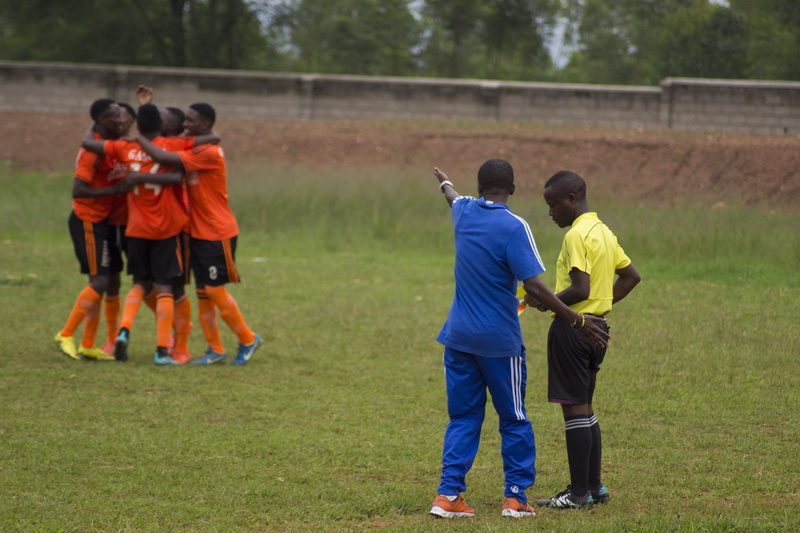 football, group, group of people, rear view, cooperation, grass, men, team, 5K, pre-adolescent child, boys, referee, teamwork, real people, coach, complaining