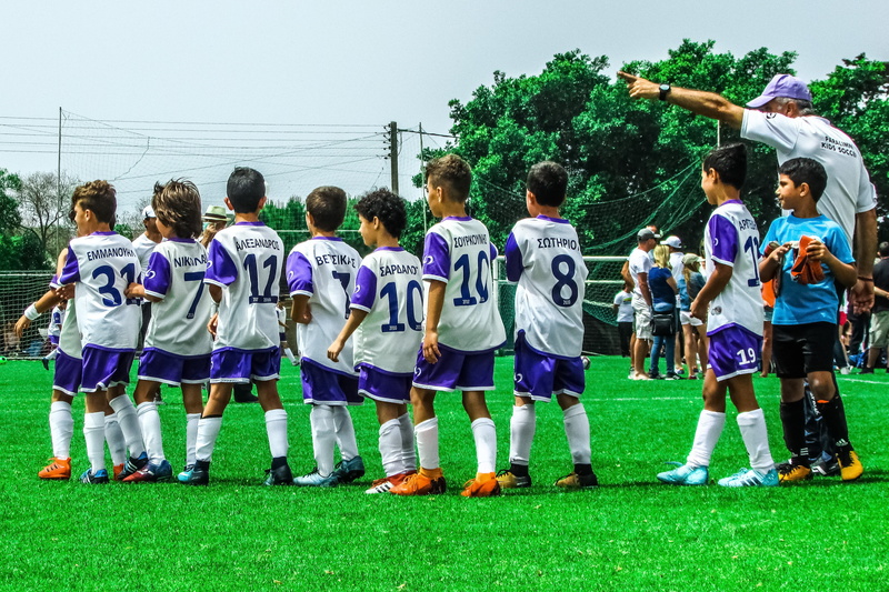 game, sport, teamwork, team, soccer, trainer, nature, cooperation, coach, competition, football, tree, crowd, large group of people, full length, 4K, rear view