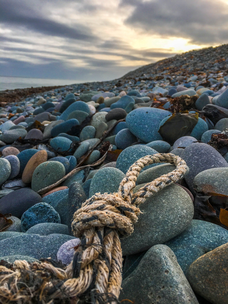 rock, jetsam, land, solid, rope, nature, sky, stone, point of ayre lighthouse, water, outdoors, rock - object, flotsam, coast, pebble, stone - object, stones
