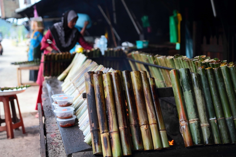real people, food and drink, terengganu, incidental people, outdoors, abundance, snack, two people, occupation, 4K, kemaman, focus on foreground, kijal
