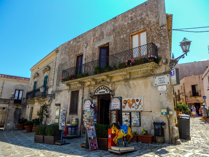 construction, old, full length, real people, building exterior, erice, square, buildings, architecture, building, bazar, 4K, travel, city, monuments, street