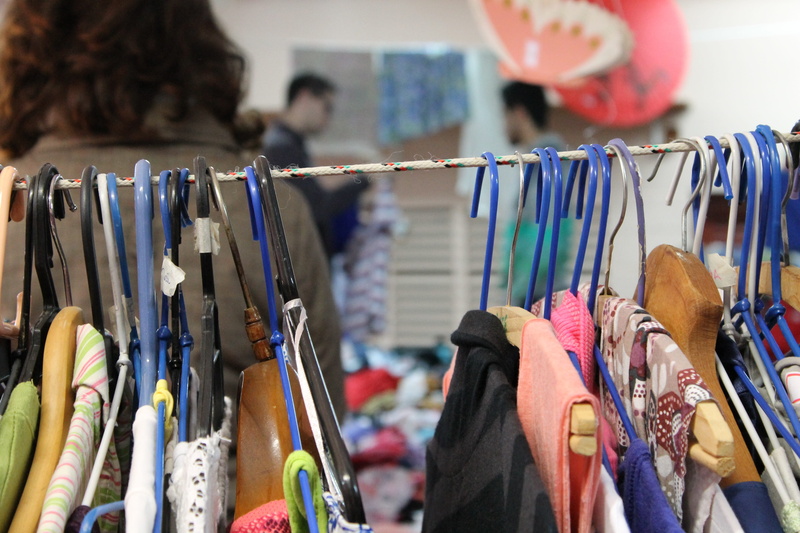 rack, hanging, buying, garments, sale, selective focus, clothes rack, clothing store, selective, thrift store, large group of objects, retail, hanged, indoors