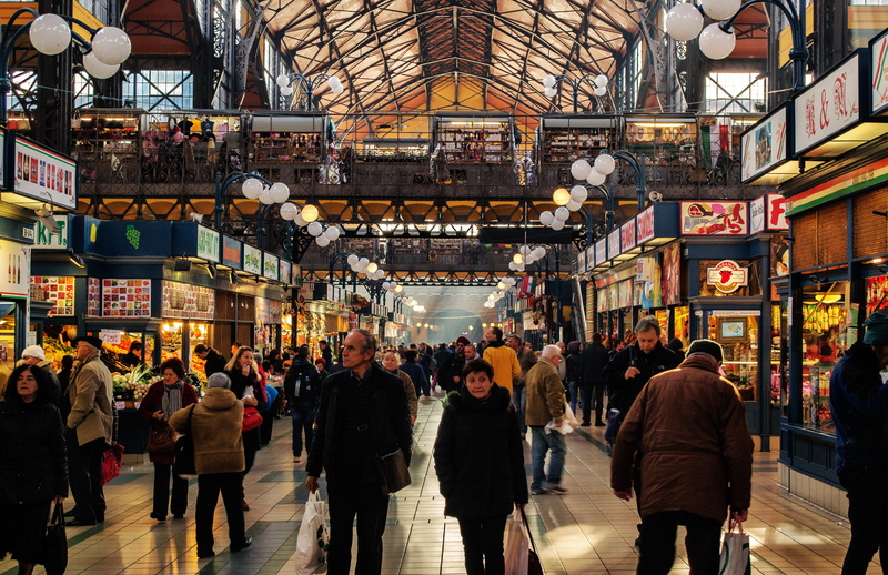 market, 5K, crowd, leisure activity, text, man, local market, group of people, central, travel, walking, travel destinations, paprika, city, poultry, building exterior
