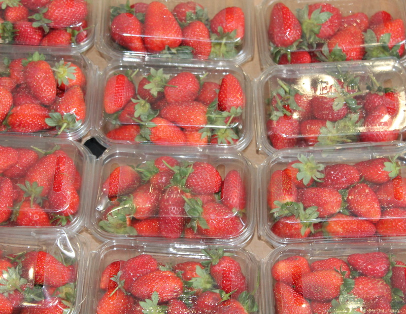 retail, food container, juicy, market, freshness, 2K, container, healthy eating, red, berry fruit, large group of objects, fruit, wellbeing, grocery, backgrounds