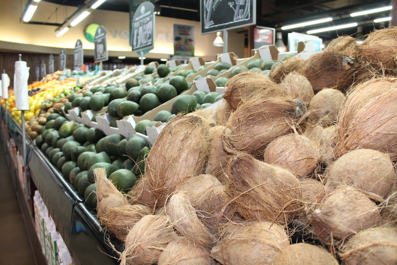 heap, grocery, illuminated, fruit, fresh, wellbeing, no people, abundance, business, avocado, stack, sale, healthy eating, still life, consumerism, choice