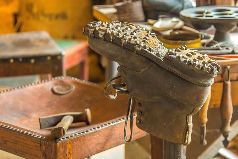 2K, art and craft, close-up, antique, market, schuster, still life, old, indoors, day, no people, repair, workshop, retail, shoemaker, craft, wood - material