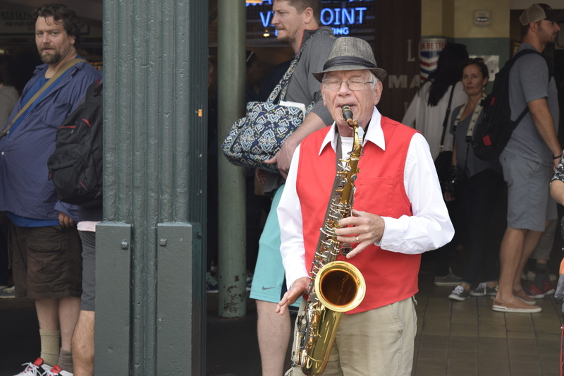 wind instrument, artist, pike, musical Band, trumpet, playing, marching band, Pikes, real people, brass instrument, street performer, holding, brass, color Image