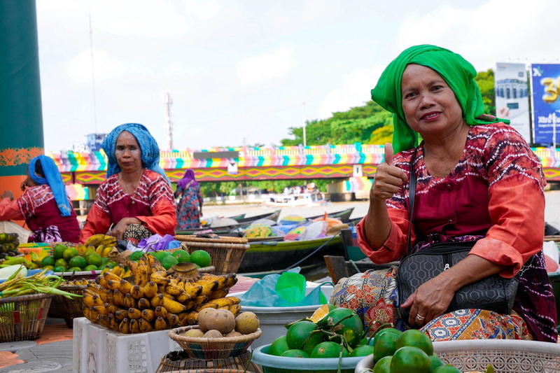 2K, healthy eating, females, market, fruit, women, senior adult, banjarmasin city, selling, adult, small business, food and drink, retail, happiness, consumerism