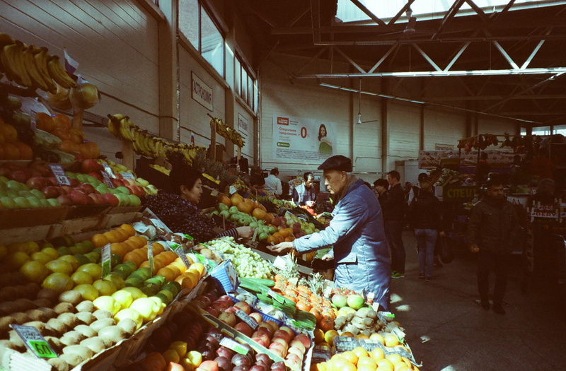 choice, stalls, merchant, daylight, wear, assorted, displayed, people, retail, fruit, 2K, selling, food, blue, food and drink, merchandise, sell, fresh