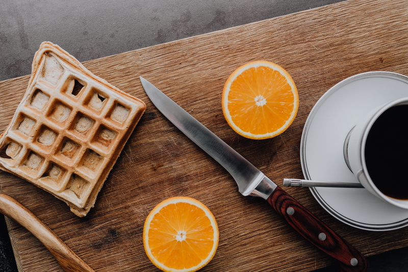 knife, table knife, oranges, kitchen utensil, vitamin, mug, breakfast, no people, healthy eating, table, fresh, freshness, food, food and drink, indoors