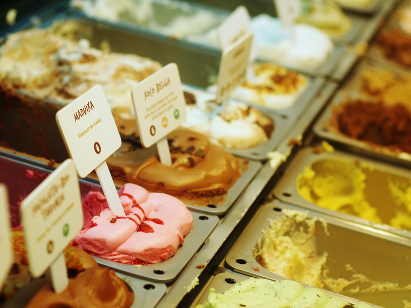 for sale, display cabinet, dessert, strawberry, cold, ice cream, chocolate, flavor, ice-cream, icecream, sweet, color, no people, temptation, ice cream parlor