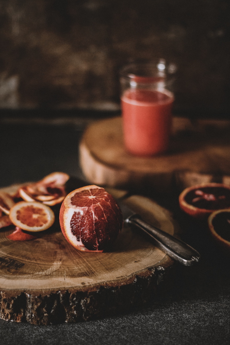 board, kitchen knife, knife, drink, table knife, table, peeled, focus on foreground, healthy eating, container, indoors, wellbeing, food, still life, wood - material