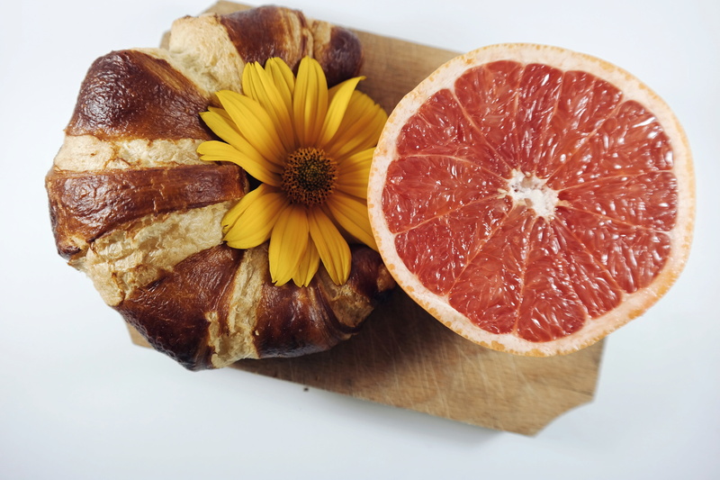 food, cross section, orange color, studio shot, still life, wellbeing, blood orange, grapefruit, ripe, indoors, slice, croissant, breakfast, freshness