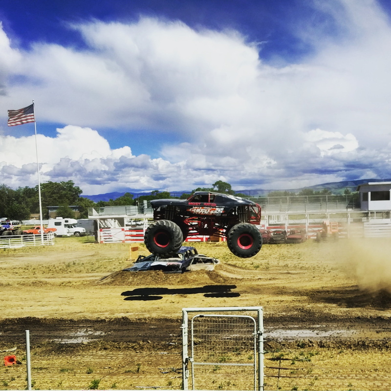 machinery, fence, field, barrier, sunlight, architecture, outdoors, day, 1080P, nature, grass, no people, redneck, monster truck, sky, mode of transportation