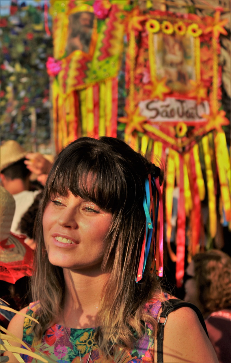 one person, incidental people, market, bangs, real people, colors, celebration, beautiful woman, adult, festival, feminine beauty, brown hair, festa junina