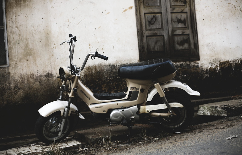 motor scooter, wheels, old, transportation, stationary, architecture, bike, wall - building feature, scooter, vehicle, building exterior, motorbike, 4K