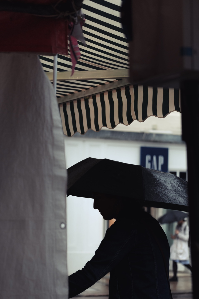 canopy, man, city, indoors, incidental people, umbrella, hairstyle, white, using, british, leisure activity, clothing, architecture, holding, 4K, black