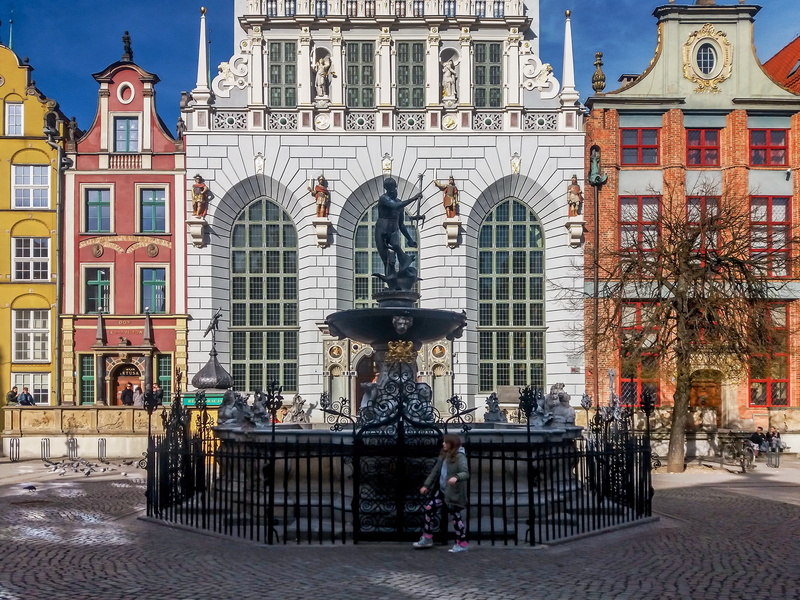 city, the statue of, fountain, old town, creativity, architecture, building exterior, the past, street, art and craft, monuments, built structure, statue
