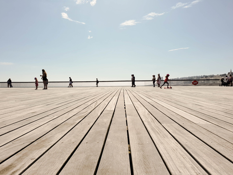 group of people, direction, deck, leisure activity, men, people, incidental people, lifestyles, 16 white rock, real people, outdoors, 4K, beach, united kingdom