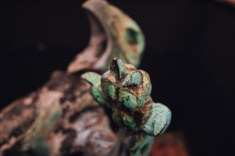 rust, night, green glaw, focus on foreground, lizard, figurine, fish, statue, crystal, rainforest, fragment, selective focus, animal, brown, poisonous