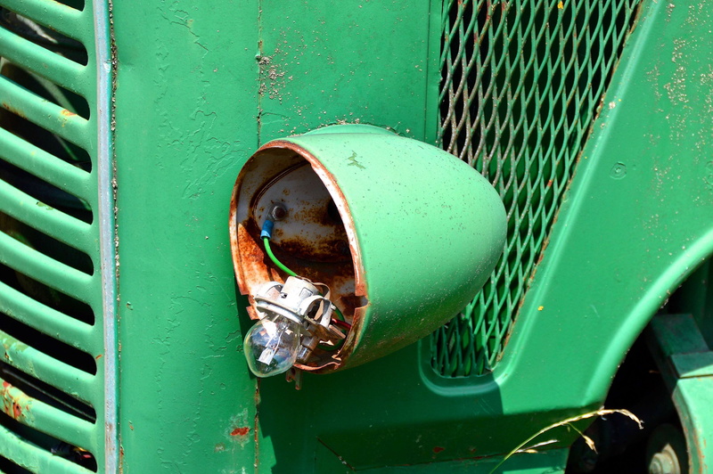 technology, bulldog, backgrounds, close-up, mode of transportation, lamps, motor vehicle, transportation, tractor, junkyard, screw, rusty, metal construction