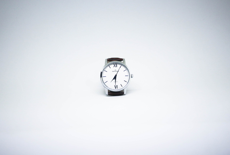 sport, ecommerce, alarm clock, instrument of time, single object, accuracy, jog, night, simplicity, white background, black color, bracelet, running, training