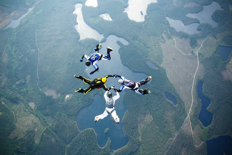 parachuting, road, container, 4-way FS, helmet, parachute, skydivers, 4K, formation skydiving, lake, extreme sports