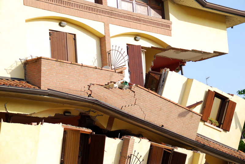 building, old, disaster, building Exterior, House, architecture, no People, animal, vertebrate, bird, window, palace escape, city, residential Building