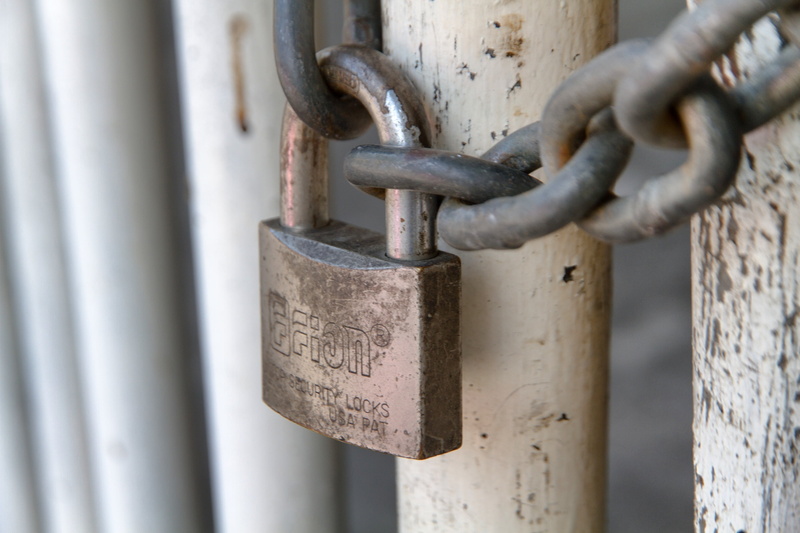 safety, rusty, hanging, lock, protection, day, no people, selective focus, chain, focus on foreground, strength, security, close-up, padlock, connection