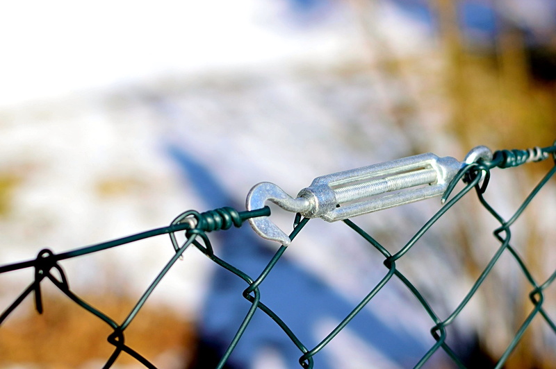 security, connection, safety, metal, protection, boundary, selective focus, exclusion, attached, focus on foreground, nature, wire mesh, wire, barbed wire