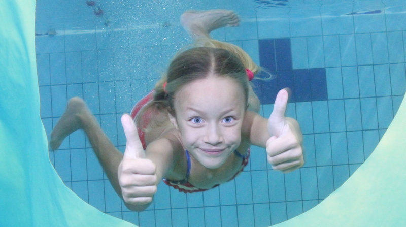 swim, women, pool, children, blue, portrait, thumbs, water, front view, girl, swimming pool, females, childhood, offspring, innocence, underwater, headshot