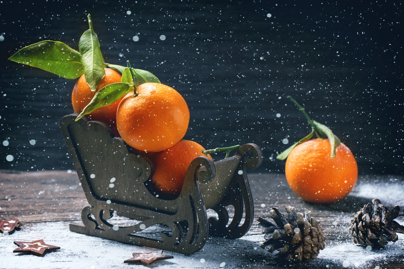 wellbeing, nature, tangerines, leaf, water, falling, outdoors, cold temperature, 5K, snow, Board, no people, fruit, orange color, holiday, plant part