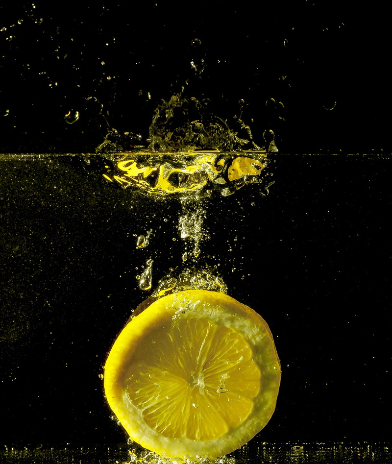 healthy eating, drink, slice, fruits, splash, close-up, fruit, studio shot, red, lemon, splashing, purity, citrus fruit, water, refreshment, wellbeing