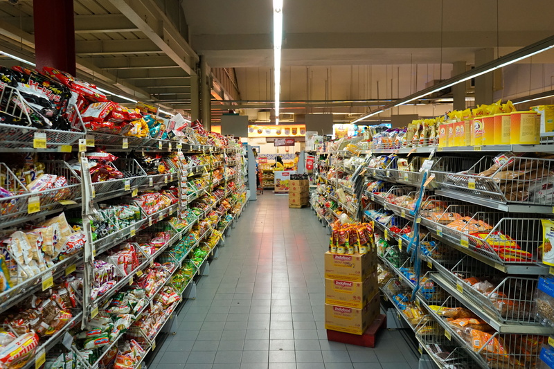 multi colored, indoors, arrangement, large group of objects, shopping, variation, pile, market, retail, order, 5K, supermarket, aisle, retail display