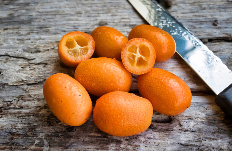 close-up, vitamin, orange - fruit, citrus, group of objects, 5K, wood - material, greet, medium group of objects, tangerine, beneficial, no people, wellbeing