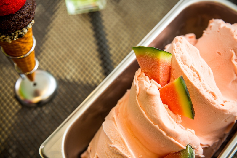 close-up, bread, melon, gelateria, processed meat, household equipment, sugar, cream, tray, temptation, freshness, food, ice cream, meat, sweet, spoon