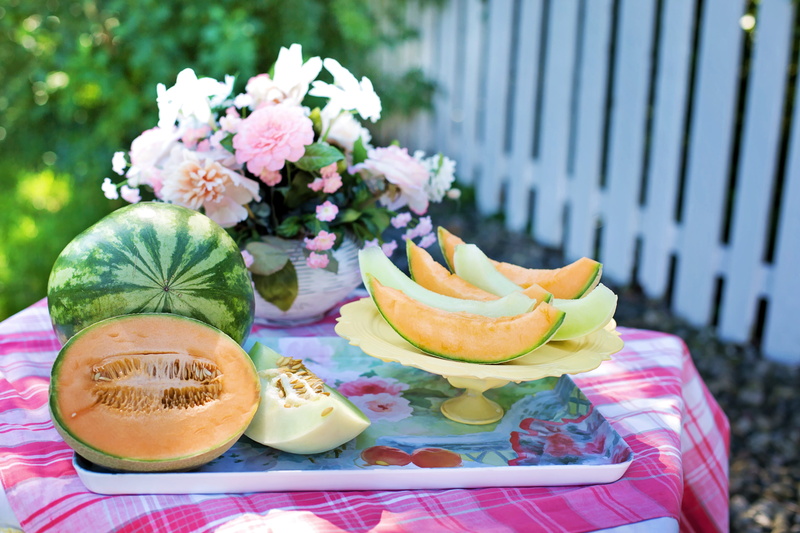 flower head, flowering plant, refreshing, flower arrangement, melon, pink color, table, beige, delicious, day, sliced, cantaloupe, 5K, bouquet, melons