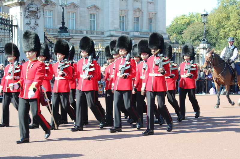 parade, red, group of people, military uniform, England, outdoors, military, marching band, men, tourism, city, real people, uniform, built structure, building exterior