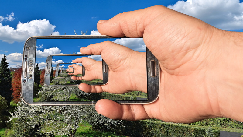 outdoors, phone, screen, technology, smart phone, Mobile Phone, holding, human hand, cloud - sky, human finger, display, hand, portable information device