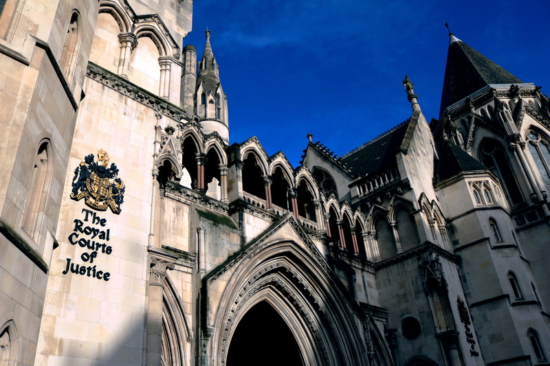 london, place of worship, architecture, the royal courts of justice, arch, 2K, city, clock, justice, royal, travel destinations, building exterior, history