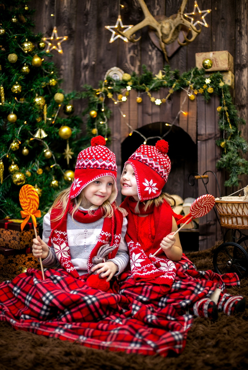 family, childhood, flap, hat, nicely, holiday, emotions, girls, celebration, christmas decoration, christmas, sister, scarfs, kids, decoration, photographing children