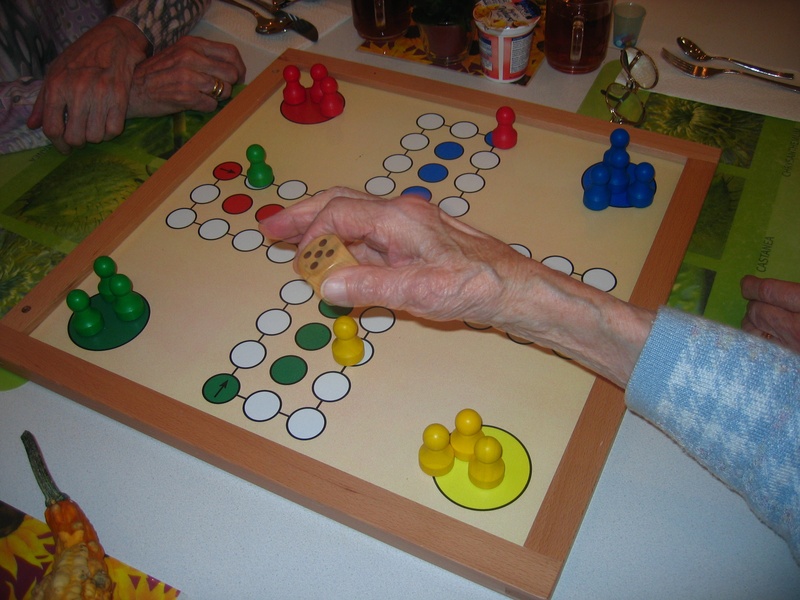 men, cube, game, leisure activity, parchesi up not, lifestyles, indoors, entertainment, table, not ludo, human hand, activation, board game, human body part