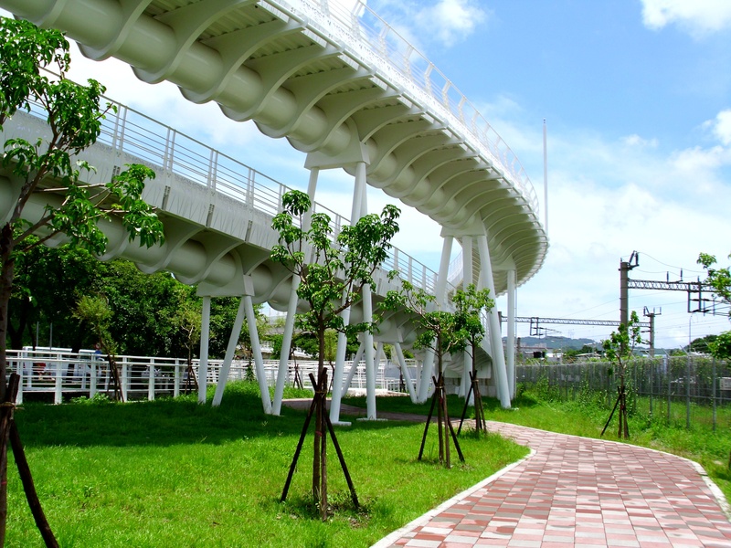 brick, plant, park - man made space, outdoors, public utilities, architectural column, 2K, cloud - sky, railing, travel destinations, day, grass, building