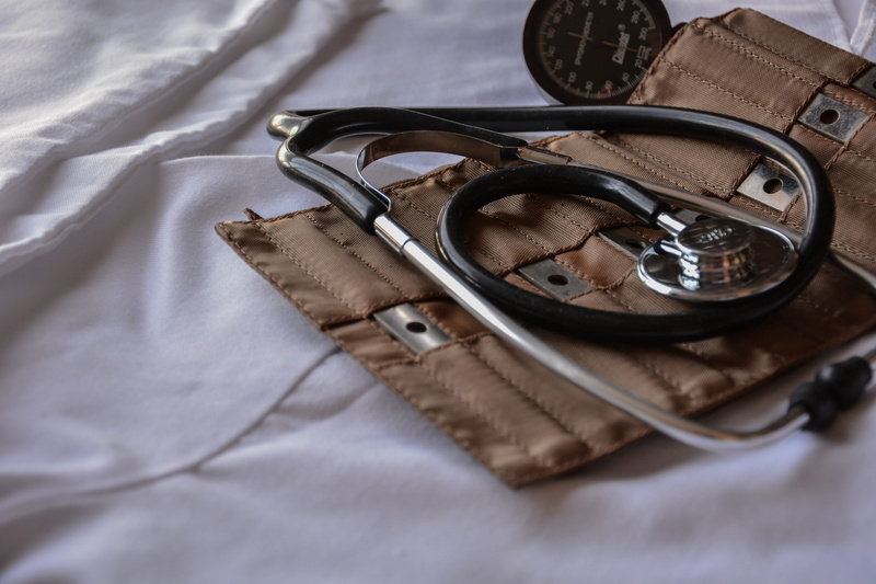 bed, sphygmomanometer, medical, eyeglasses, 5K, linen, doctor, stethoscope, bag, healthcare and medicine, textile, medical instrument, black, sheet, blood pressure
