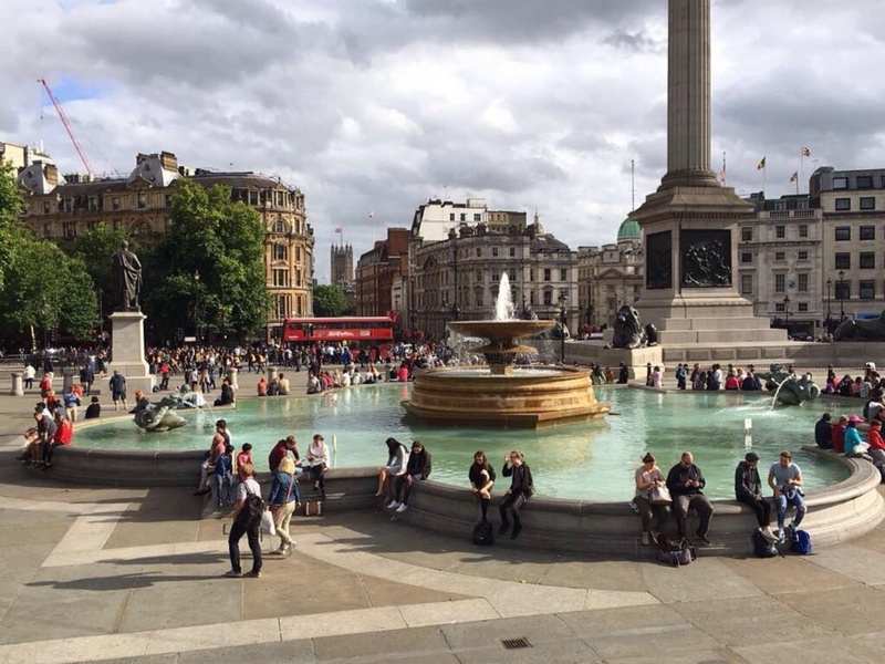 central london, men, built structure, 1080P, uk, westminster, sky, city life, city, cloud - sky, real people, trafalgar square, lifestyles, architecture