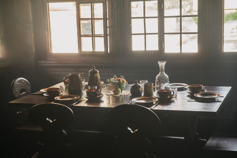 nature, tray, dining, person, seat, indoors, still life, window, dinner, 5K, tablewares, near, household equipment, domestic room, day, food and drink